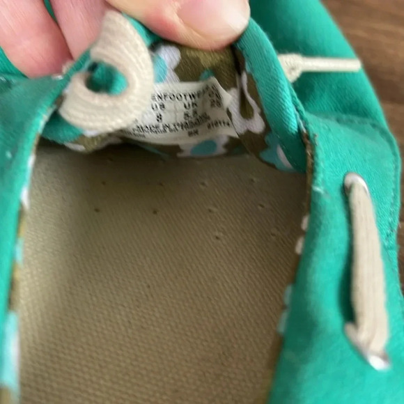 Keen Sneakers Size 8 - Picture 10 of 10